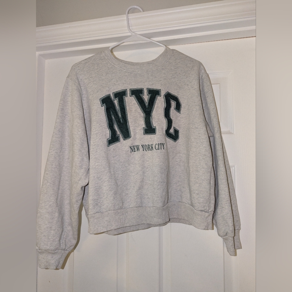 Hollister Gray NYC Graphic Women's Sweater